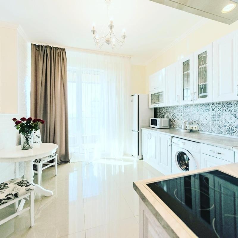 1 Room 60M2 Center Of Obolon Near River Side. With Terrace. 22 Floor Kiev Esterno foto