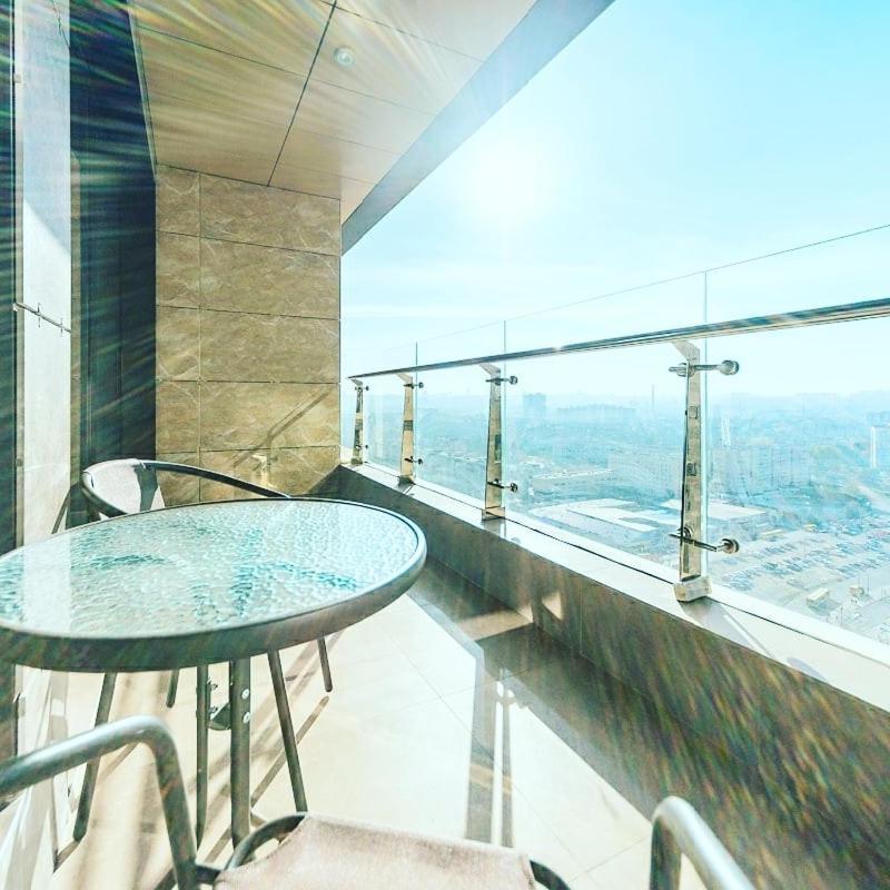 1 Room 60M2 Center Of Obolon Near River Side. With Terrace. 22 Floor Kiev Esterno foto